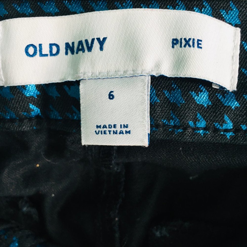 Capris With Fun Pattern - Picture 4 of 5